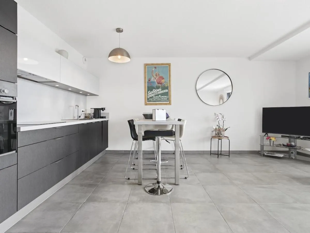 Apartment Appt 2 Chambres, 3 Etoiles, Piscine, Wifi, Parking, Clim Saint-Raphael  France