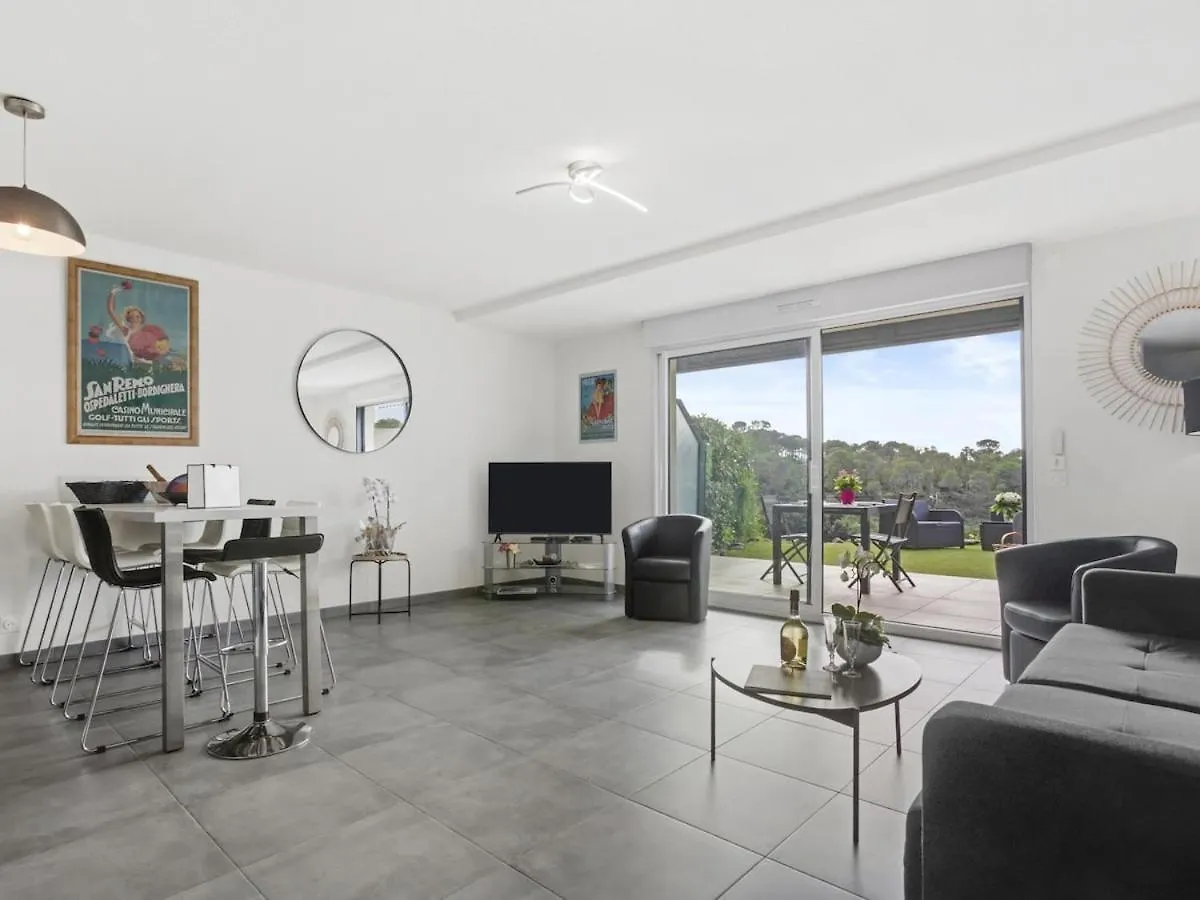 Apartment Appt 2 Chambres, 3 Etoiles, Piscine, Wifi, Parking, Clim Saint-Raphael