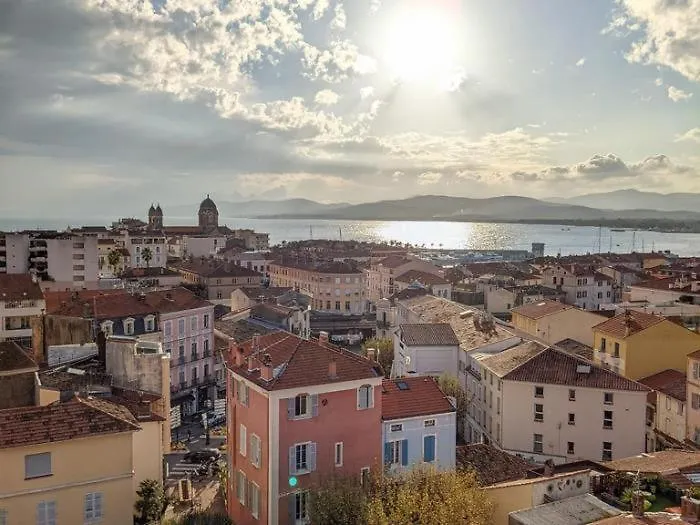 Apartment Appt 2 Chambres, 3 Etoiles, Piscine, Wifi, Parking, Clim Saint-Raphael
